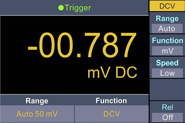Messgerät-Display zeigt '-0.787 mV DC'. Funktionen: Automatische Bereichswahl, DC Spannung, niedrige Geschwindigkeit.