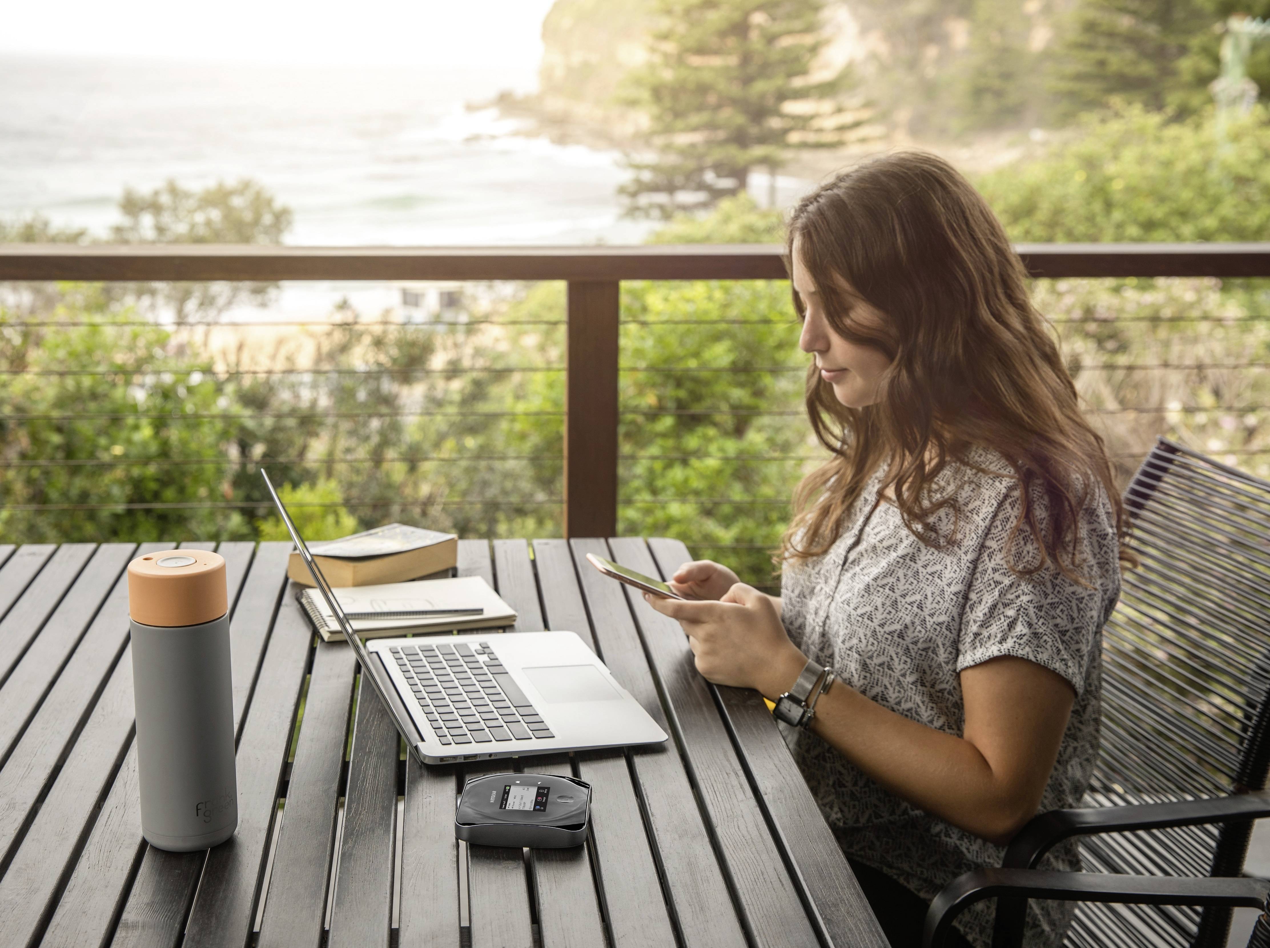 NETGEAR Nighthawk M2 Mobiler 4G-WLAN-Hotspot Schwarz