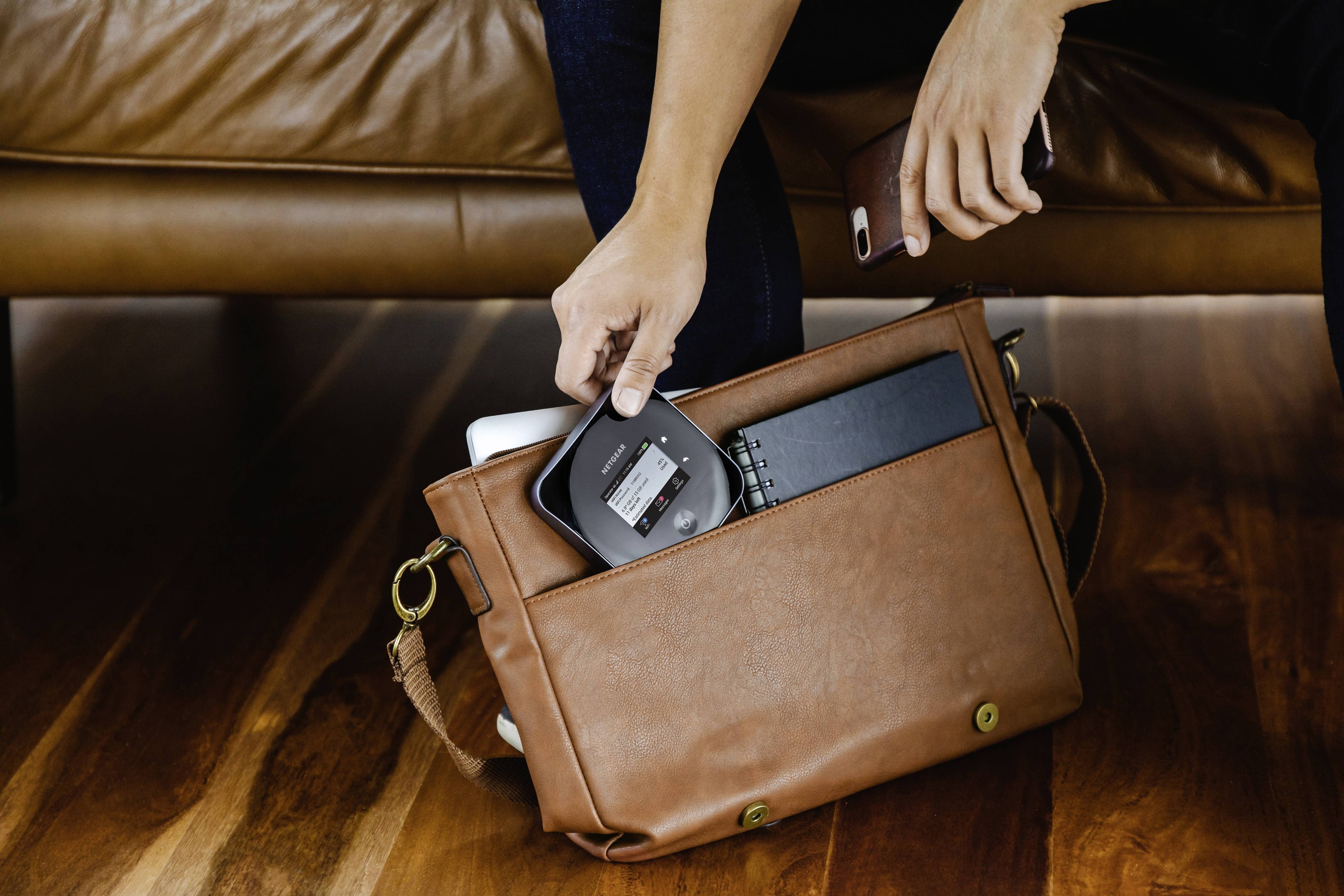 NETGEAR Nighthawk M2 Mobiler 4G-WLAN-Hotspot Schwarz