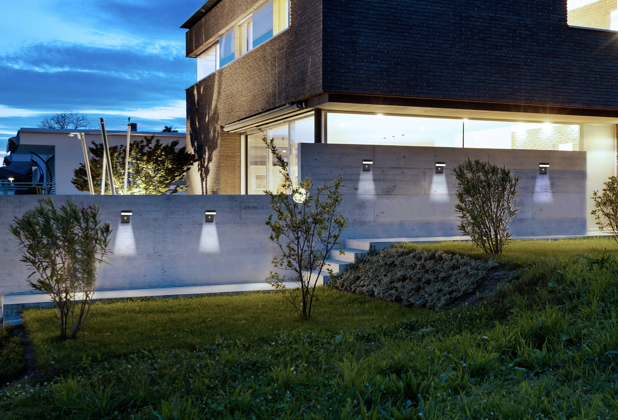 Sygonix SY-4715526 Solar-Außenwandleuchte mit Bewegungsmelder SMD LED 6W Schwarz