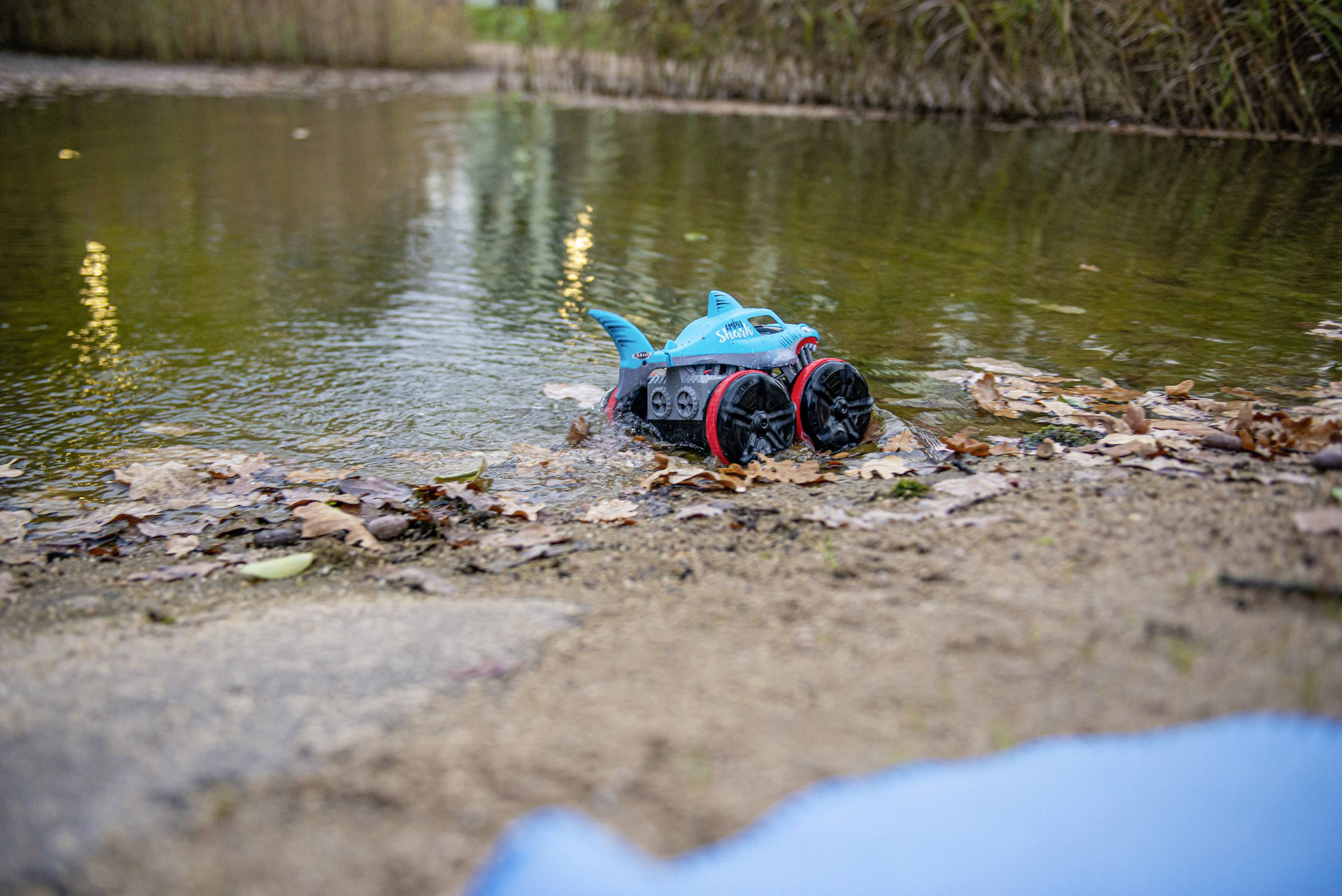 Carson Modellsport 404221 Amphi Shark RC Modellauto Elektro Amphibienfahrzeug inkl. Akku, Ladegerät und Senderbatterien