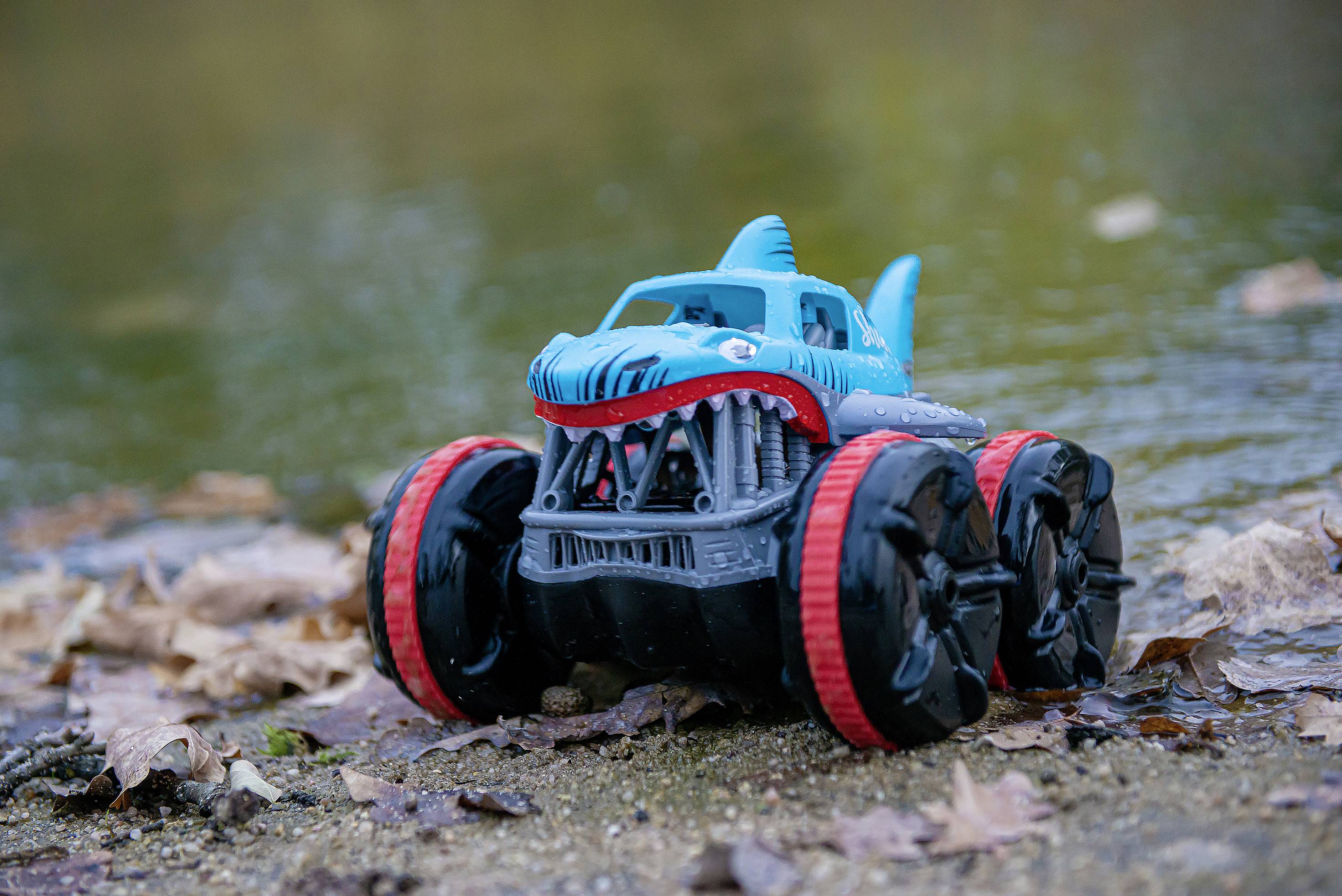 Carson Modellsport 404221 Amphi Shark RC Modellauto Elektro Amphibienfahrzeug inkl. Akku, Ladegerät und Senderbatterien