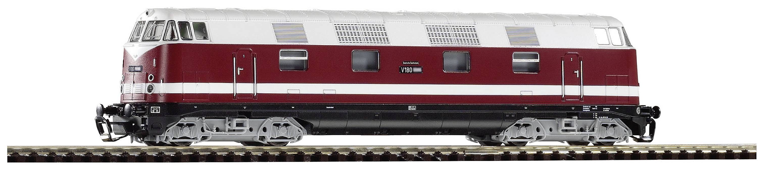 Eine rote und weiße Lokomotive steht auf einem Schienenstrang. Sie hat ein modernes Design und scheint für den Personenverkehr geeignet.