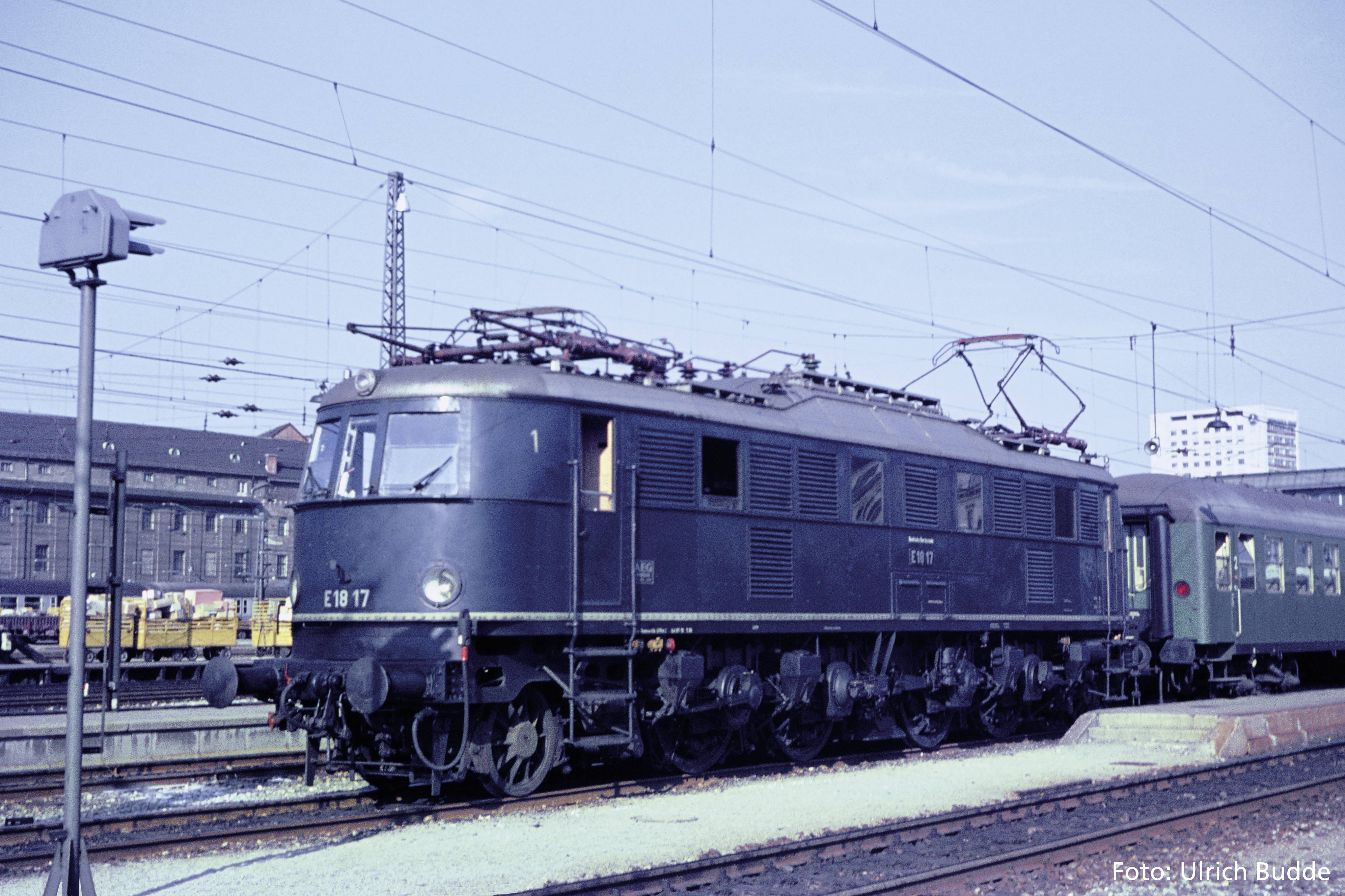 Piko H0 51872 H0 E-Lok BR E 18 der DB Wechselstromversion
