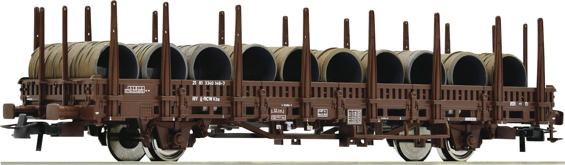 Ein Modell eines offenen Güterwagens, beladen mit großen, runden Behältern. Der Wagen ist aus braunem Material und hat Räder.