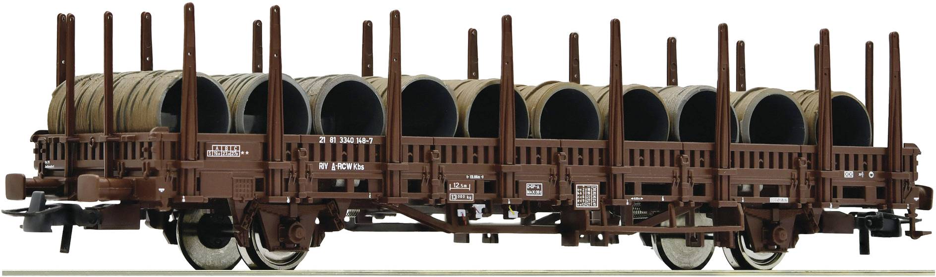 Offener Güterwagen mit mehreren großen, horizontal gestapelten Metallrollen. Der Wagen hat erhöhte Holzseitenstützen für Stabilität.