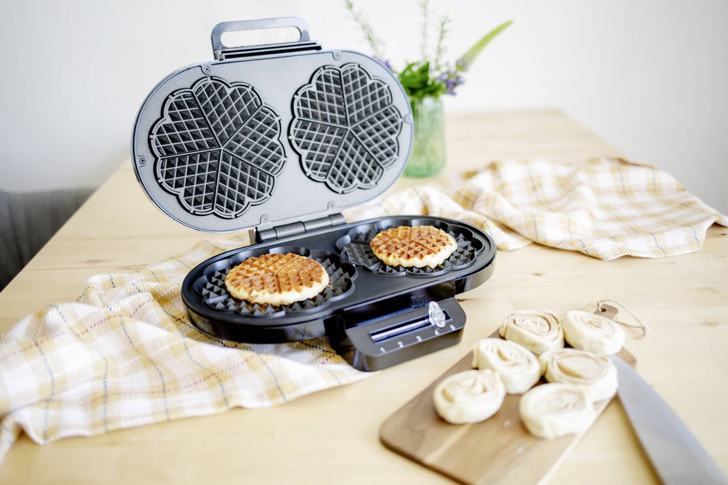 Steba WE 2 Doppel-Waffeleisen Kontrollleuchte, klappbar, Antihaftbeschichtung Schwarz