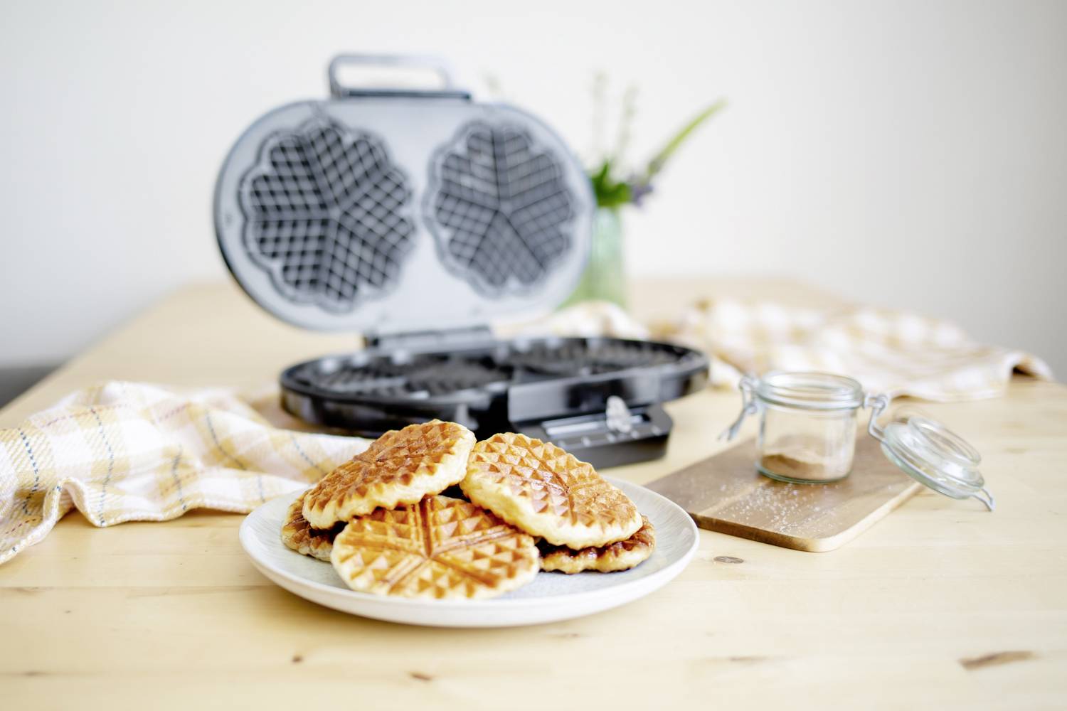 Steba WE 2 Doppel-Waffeleisen Kontrollleuchte, klappbar, Antihaftbeschichtung Schwarz