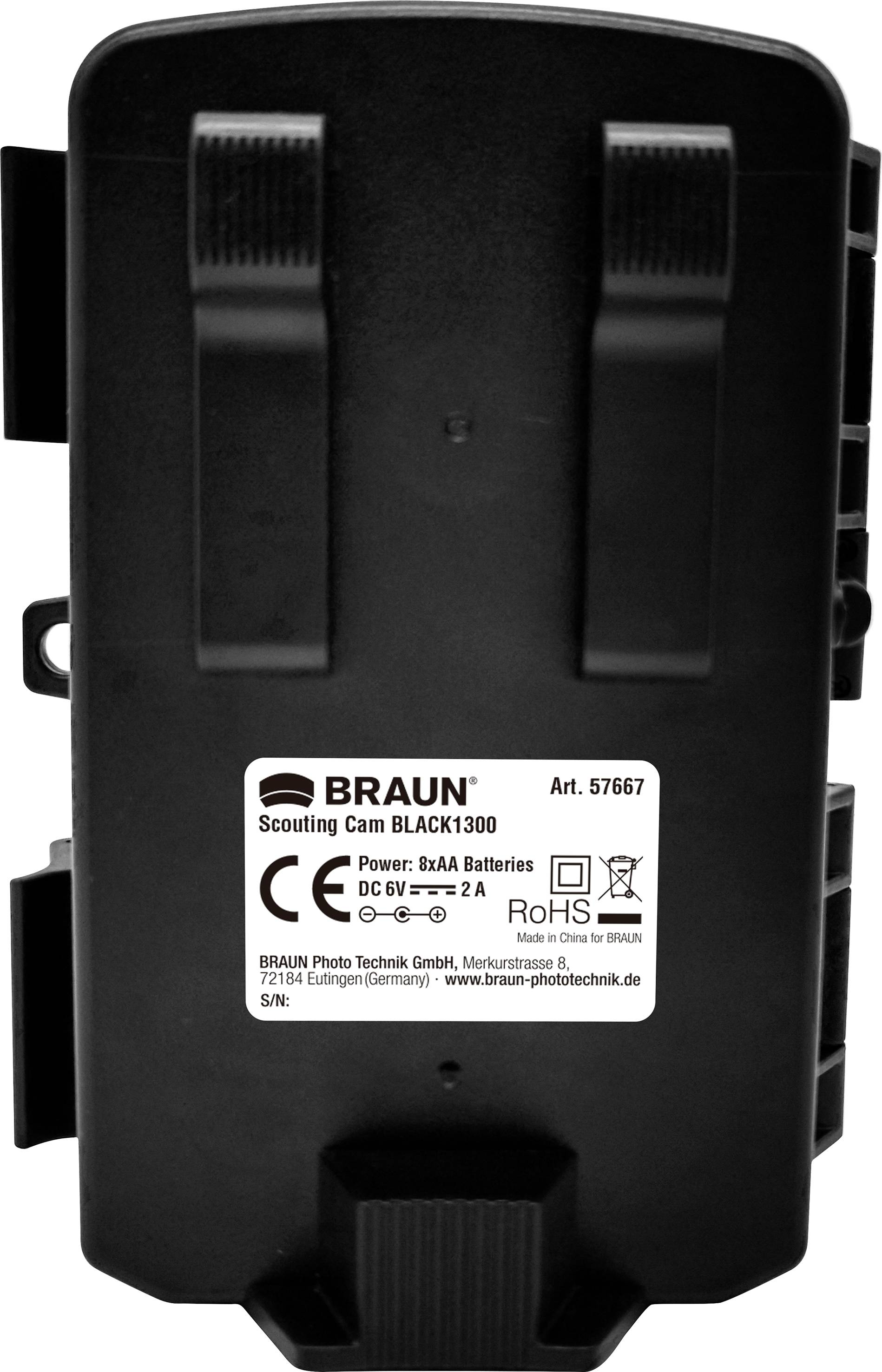 Scouting-Kamera-Rückseite; schwarzes Gehäuse mit Batteriefachklappe und Herstellerinformationen, geeignet für 8xAA Batterien.