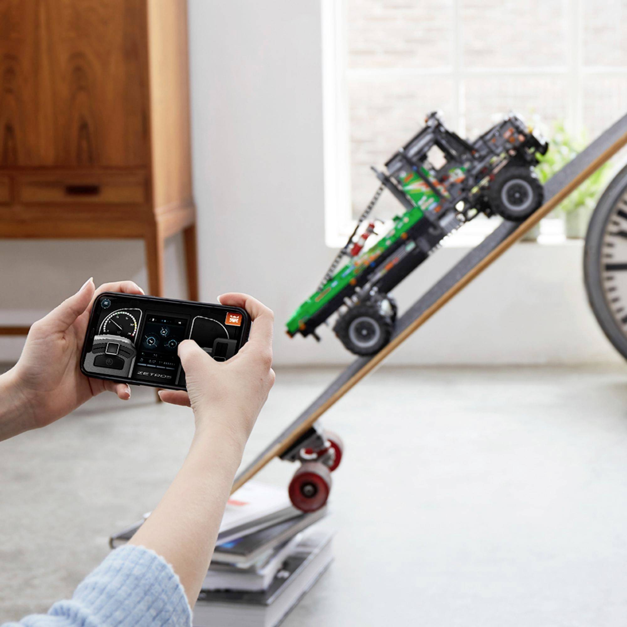 42129 LEGO® TECHNIC 4x4 Mercedes-Benz Zetros Offroad-Truck