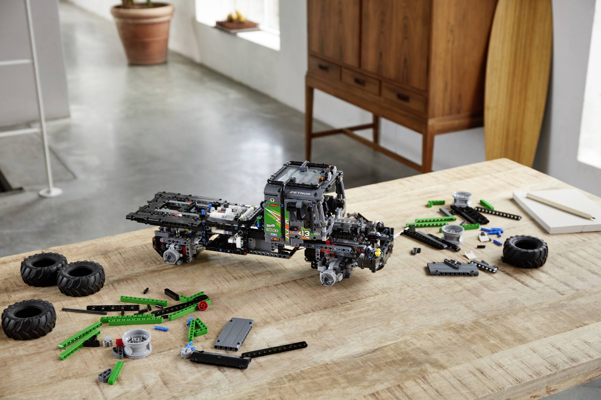 42129 LEGO® TECHNIC 4x4 Mercedes-Benz Zetros Offroad-Truck