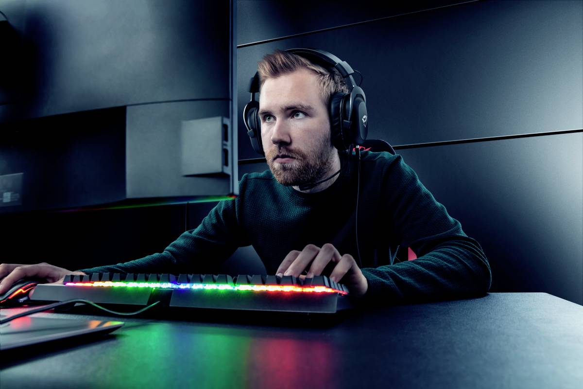 Trust GXT414 Zamak Premium Gaming Over Ear Headset kabelgebunden Stereo Schwarz Mikrofon-Rauschunterdrückung Lautstärkeregelung