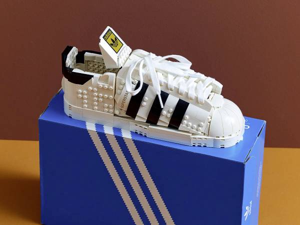 10282 LEGO® ICONS™ adidas Originals Superstar