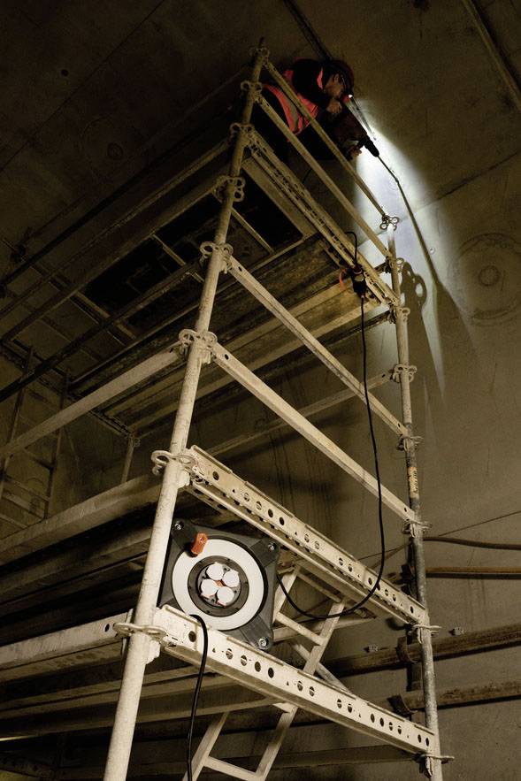 Brennenstuhl professionalLINE 9212380100 Kabeltrommel 33.00m Schwarz Schutzkontakt-Stecker