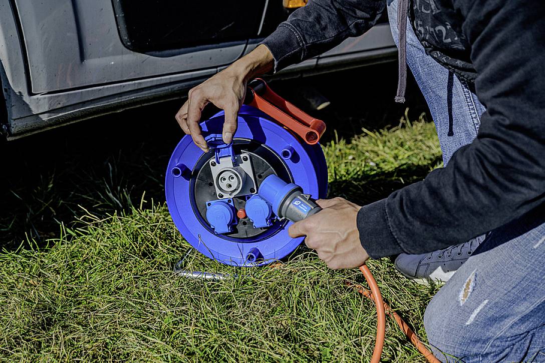 Brennenstuhl 1182690100 Kabeltrommel 25.00 m Orange CEE-Stecker 16 A 3polig