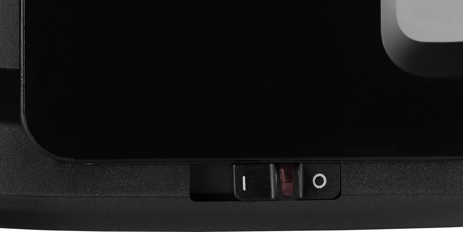 Schwarzer Kippschalter an einem Gerät, mit den Positionen 'I' für an und 'O' für aus, zeigt den aktuellen Zustand des Geräts an.