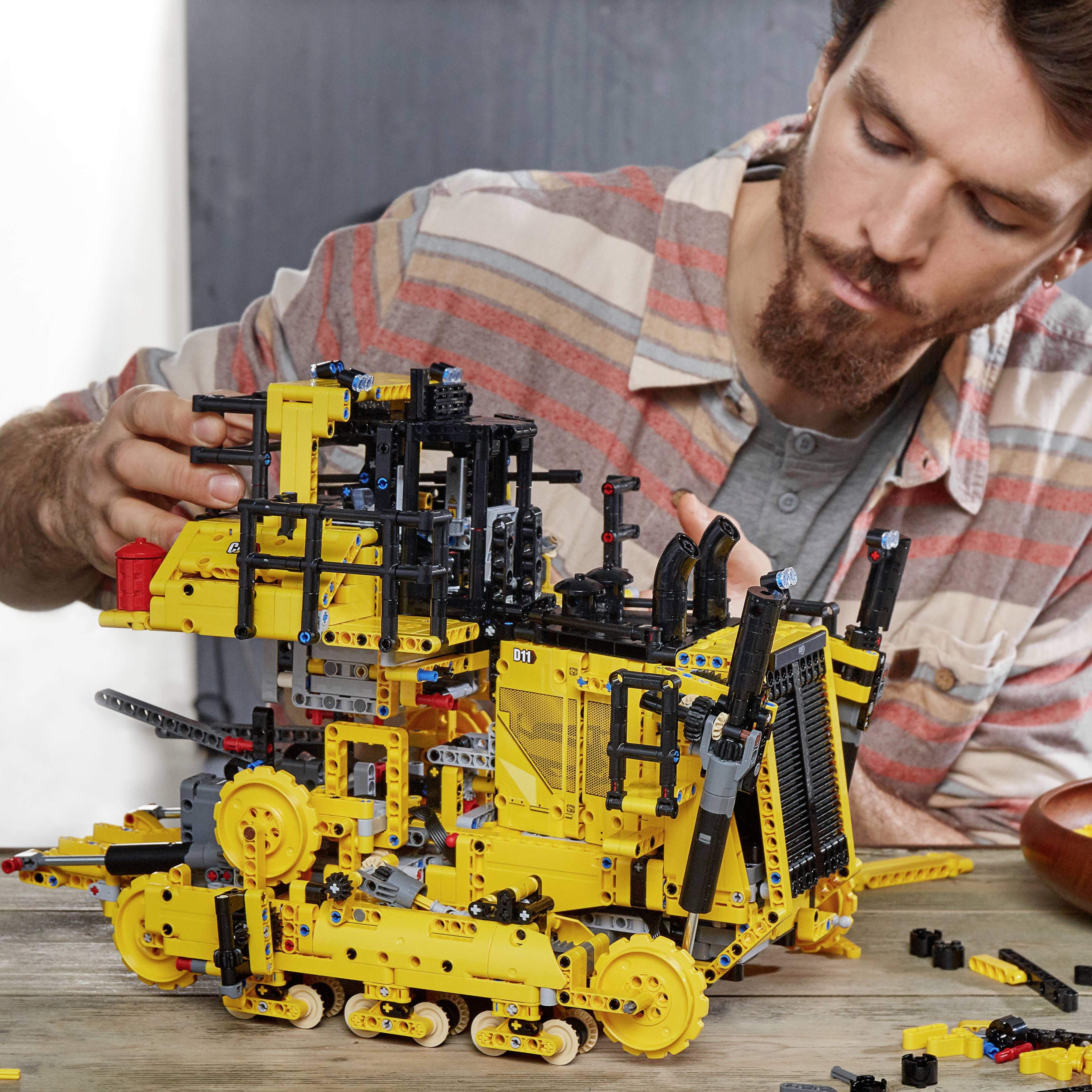 42131 LEGO® TECHNIC Appgesteuerter Cat® D11 Bulldozer