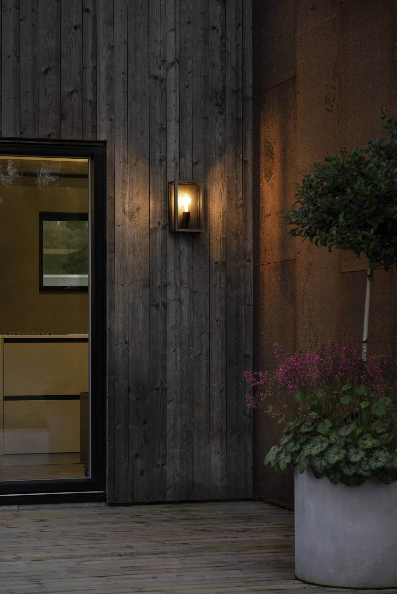 Konstsmide Carpi 7347-750 Außenwandleuchte, Wandleuchte Energiesparlampe, Glühlampe, LED E27 Schwarz