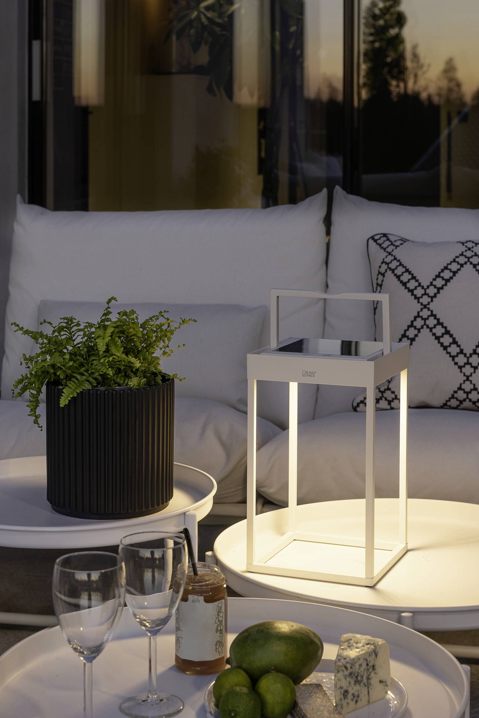 Konstsmide 7815-250 Portofino Solar-Dekoleuchte, USB-Leuchte LED LED fest eingebaut 3.7W Weiß