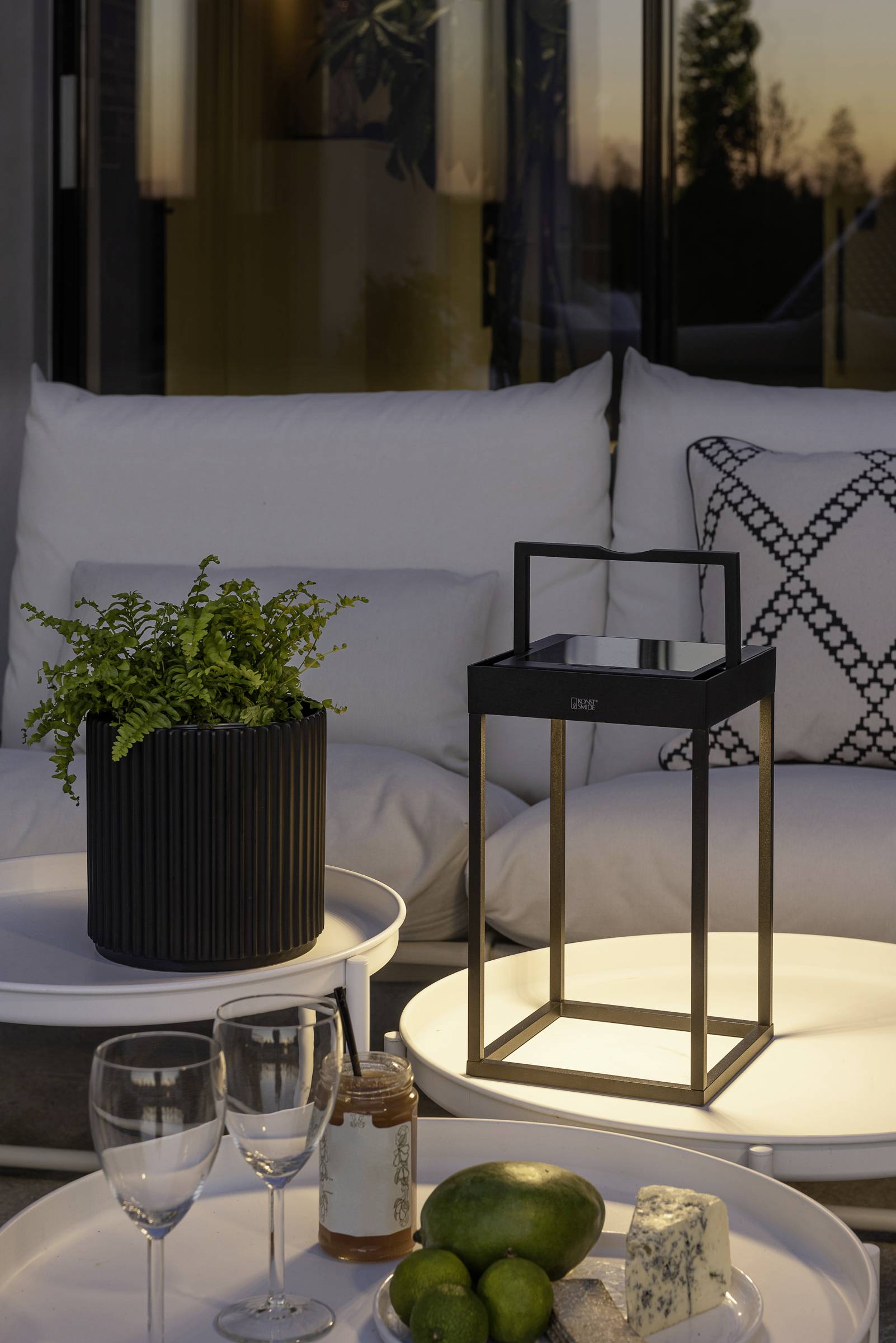 Konstsmide 7815-750 Portofino Solar-Dekoleuchte, USB-Leuchte LED LED fest eingebaut 3.7W Schwarz