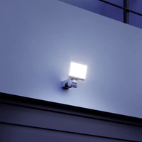 Steinel XLED home 2 SC weiß 065454 LED-Außenstrahler mit Bewegungsmelder EEK: E (A - G) 13.7 W Leuchtfarben: Warmweiß Steinel XLED home 2 SC weiß 065454 LED-Außenstrahler mit Bewegungsmelder EEK: E (A - G) 13.7 W Leuchtfarben: Warmweiß