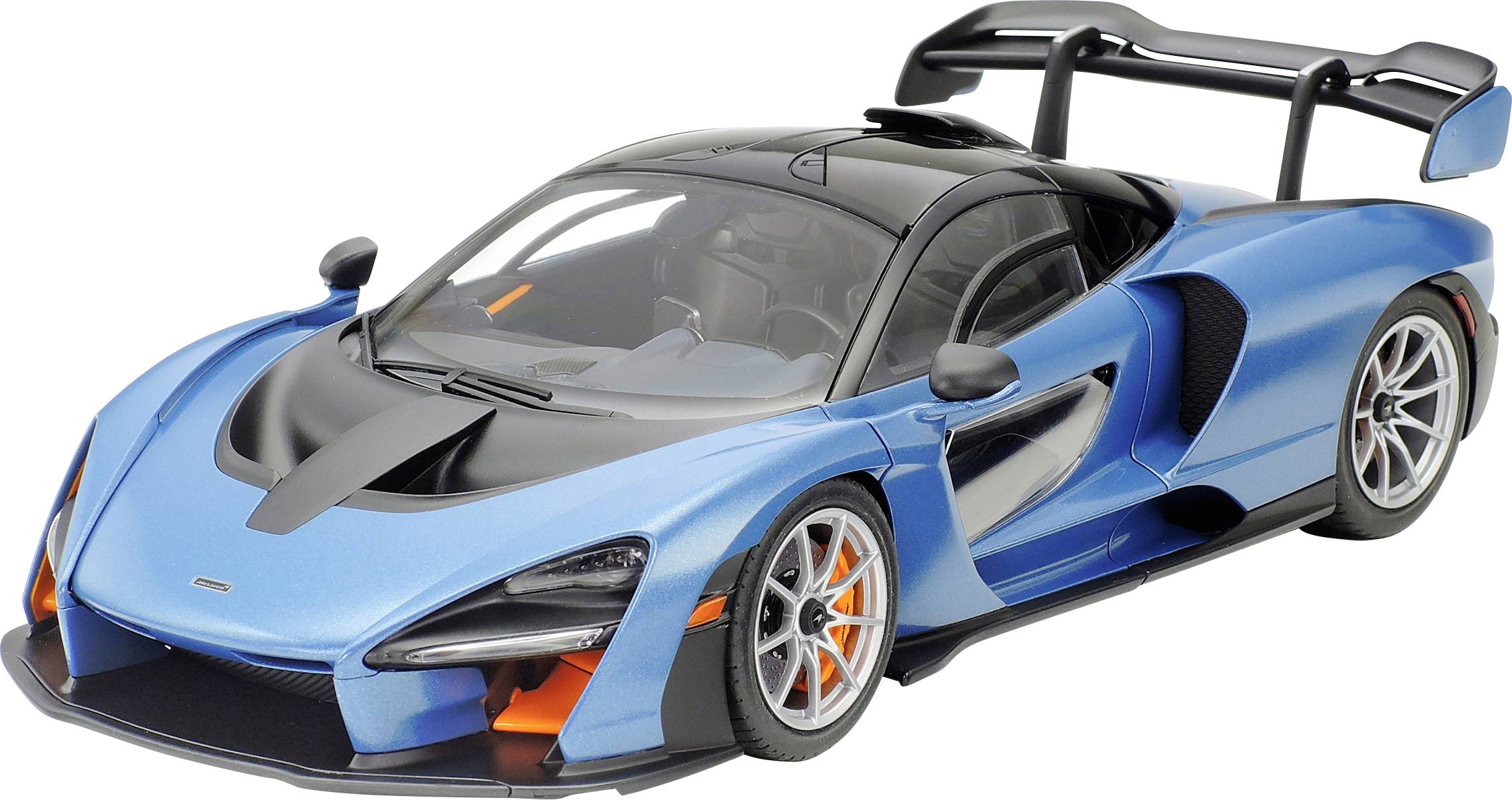 Ein blauer, sportlicher Rennwagen mit aerodynamischem Design und großen Heckspoiler, abgestellt auf einem weißen Hintergrund.