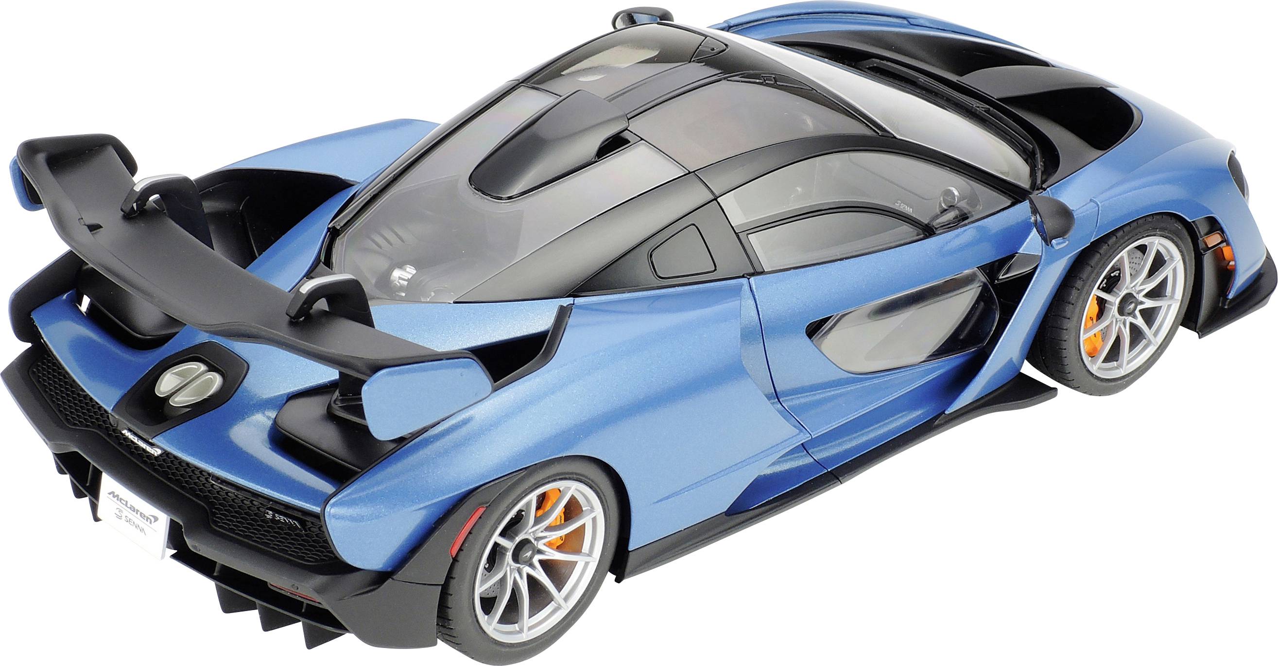 Ein blauer Sportwagen mit einer aerodynamischen Form, großem Heckspoiler und markanten Lüftungsschlitzen, betrachtet von hinten.