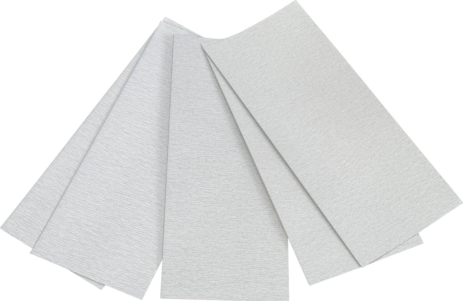 Fünf weiße Papierhandtücher fächerförmig ausgelegt auf weißem Hintergrund.