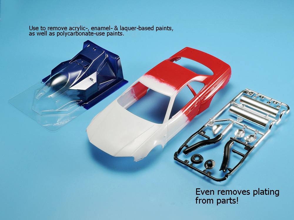 Drei Modellbauteile auf blauem Hintergrund: Ein Fahrzeugkörper teils bemalt, ein transparentes Chassis, und Zubehörteile. Text hebt die Entfernung von Lacken hervor.