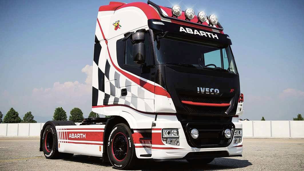 Italeri 3934 Iveco HI-WY E5 "Abarth" Truckmodell Bausatz 1:24