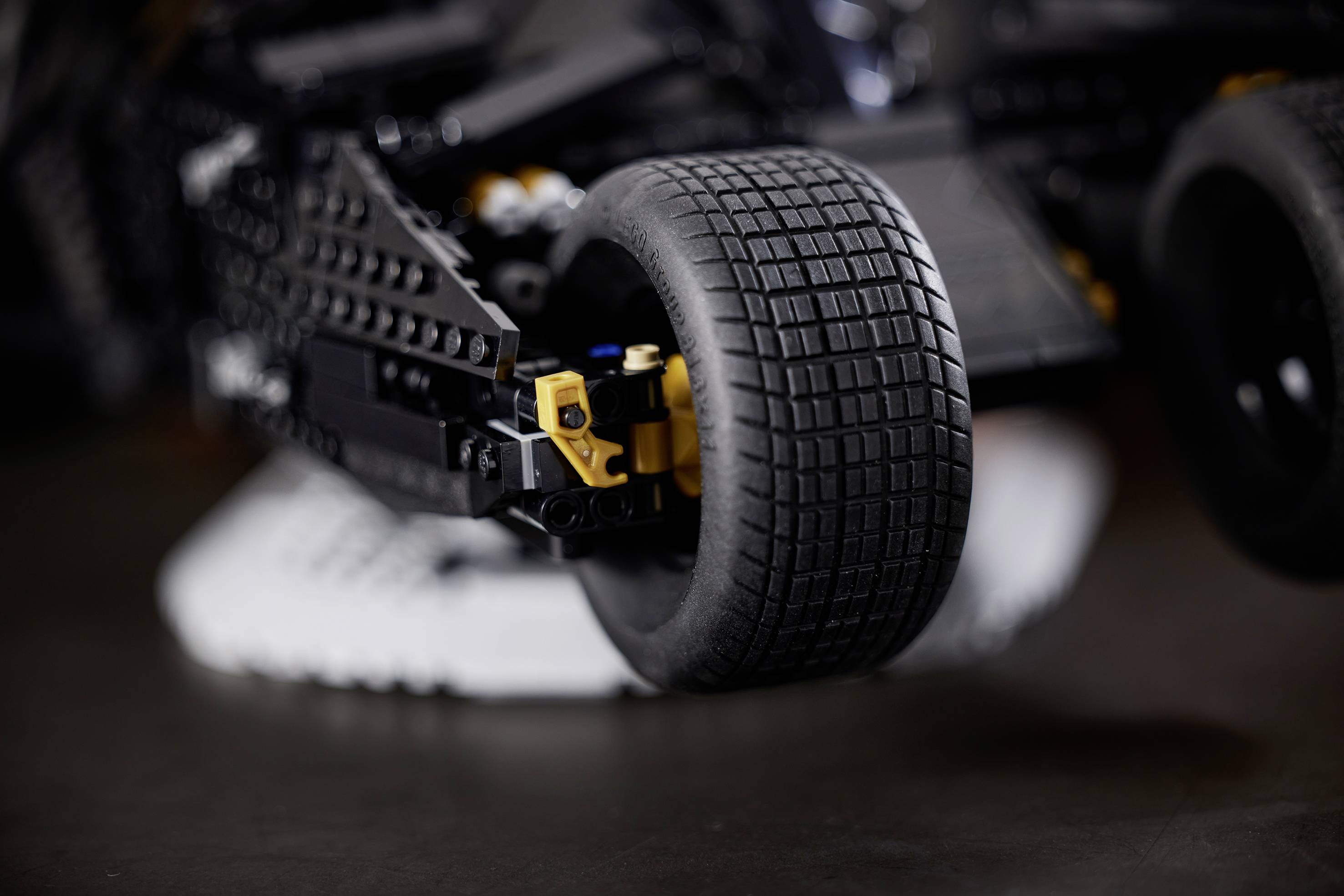 76240 LEGO® DC COMICS SUPER HEROES Batmobile™ Tumbler