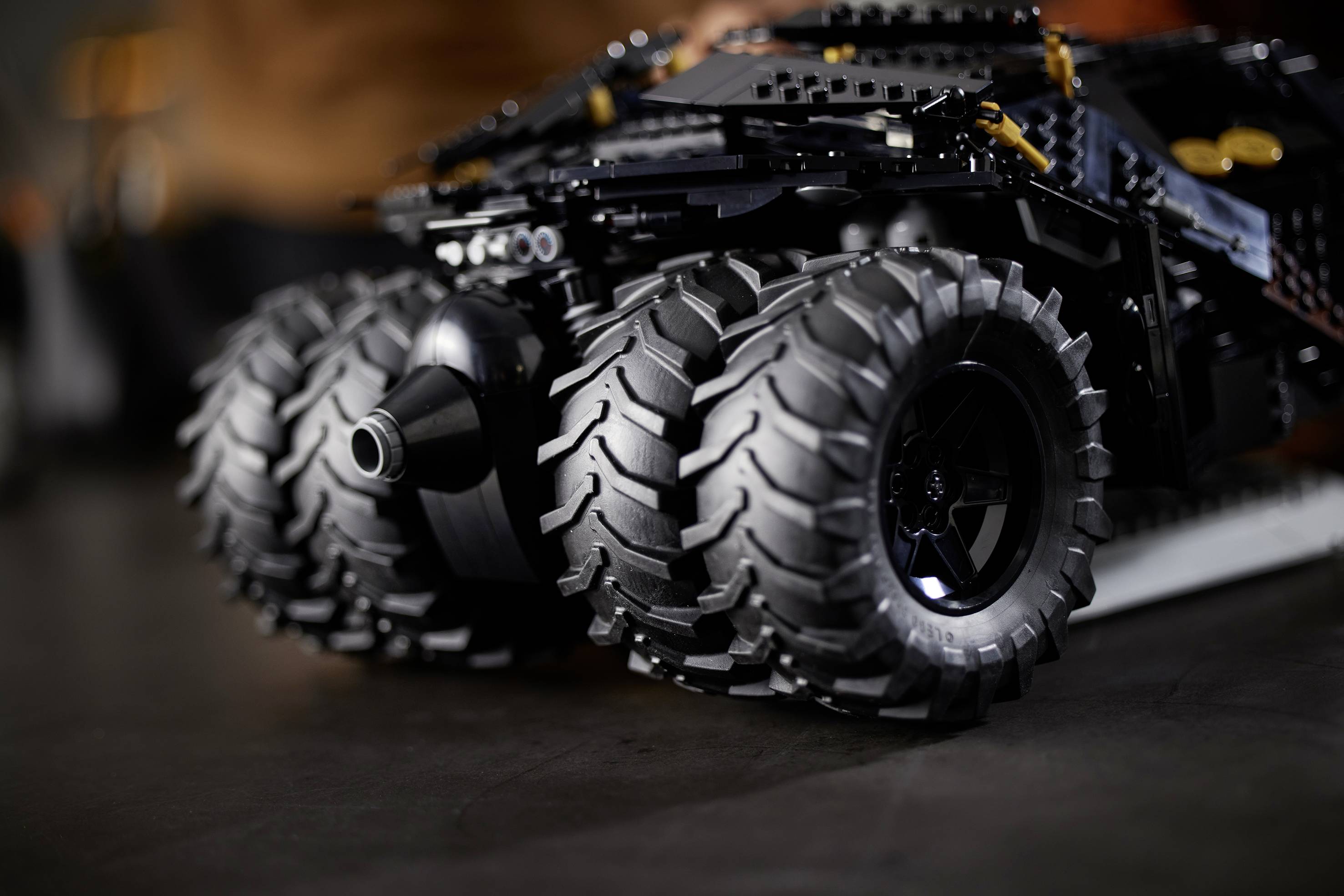 76240 LEGO® DC COMICS SUPER HEROES Batmobile™ Tumbler