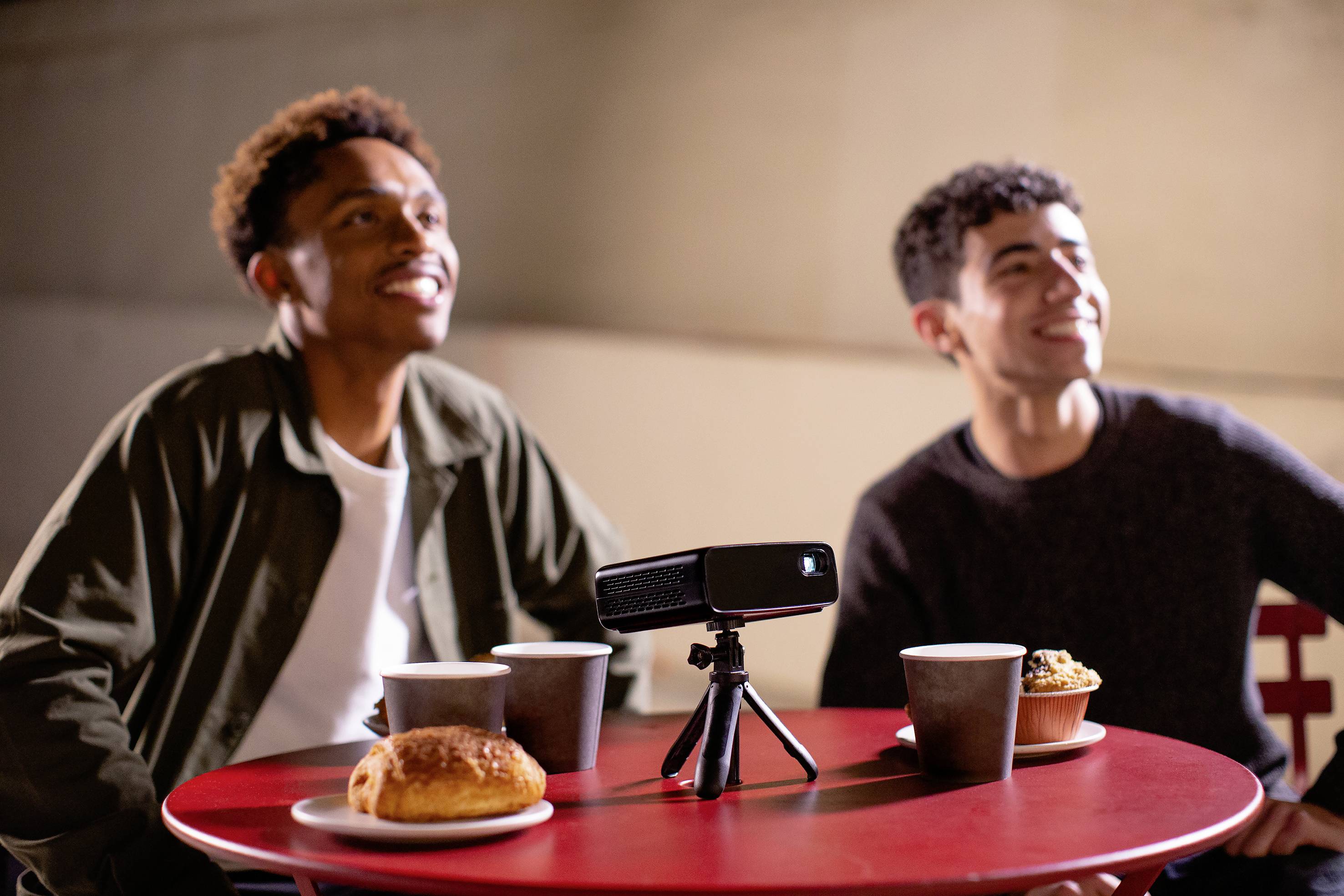 Philips Beamer PicoPix Micro 2 DLP 854 x 480 WVGA, 1920 x 1080 HDTV 600 : 1 Schwarz