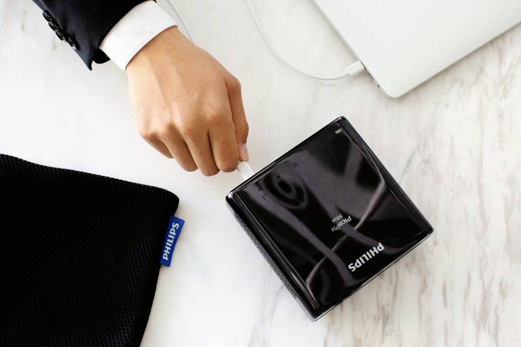 Philips Beamer PicoPix Max DLP Helligkeit: 850 lm 1920 x 1080 HDTV, 3840 x 2160 UHD 10000 : 1 Schwarz