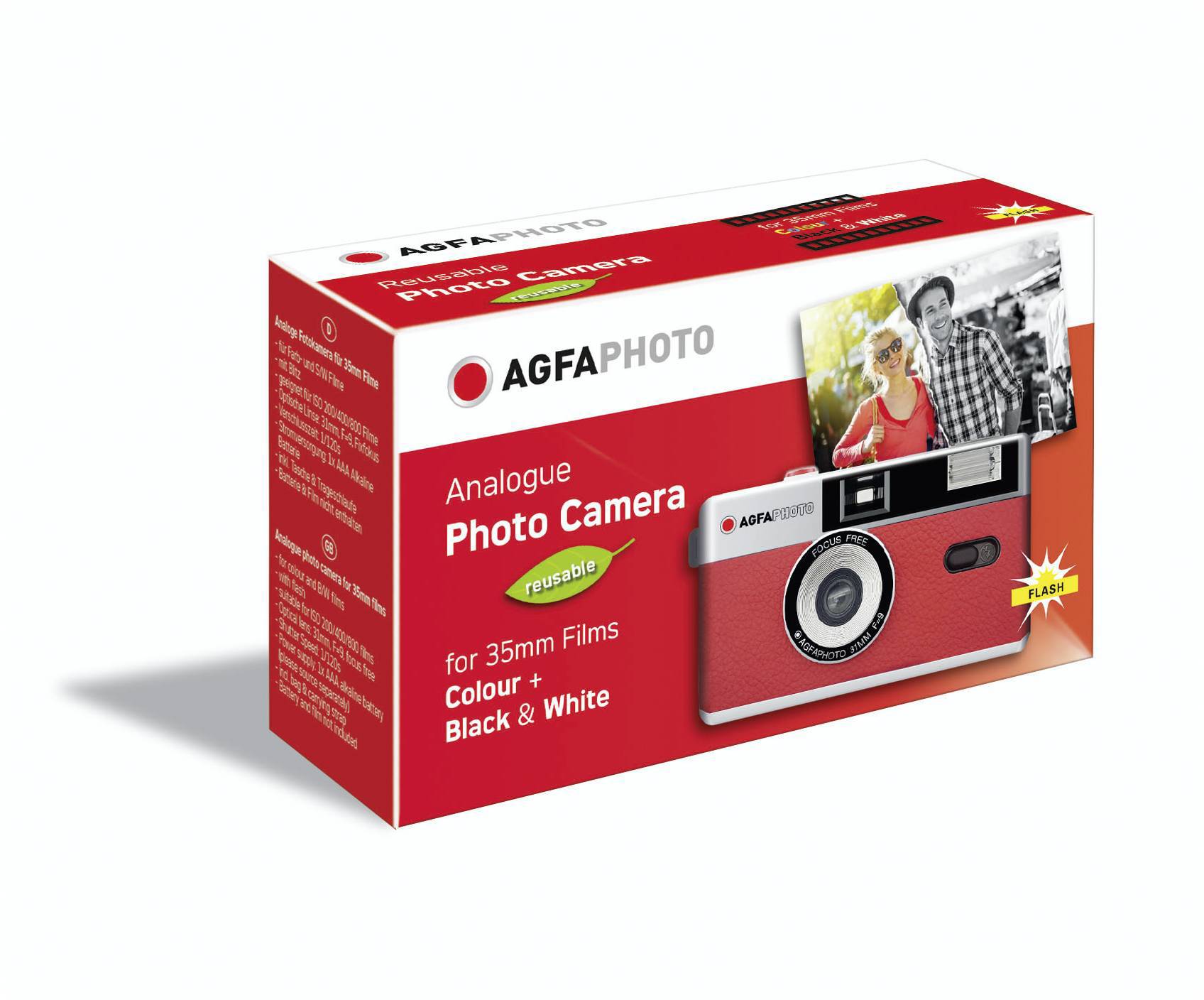 Rote analoge Fotokamera-Verpackung von 'AgfaPhoto' für 35mm Filme, Farbe und Schwarzweiß. Enthält Bild eines lächelnden Paares.