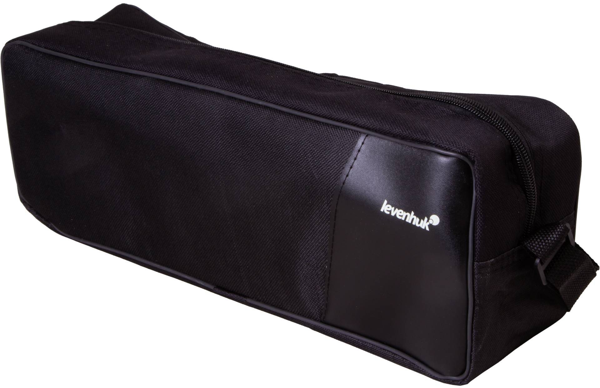 Eine schwarze rechteckige Tasche mit Reißverschluss, geeignet für die Aufbewahrung oder den Transport kleinerer Gegenstände.