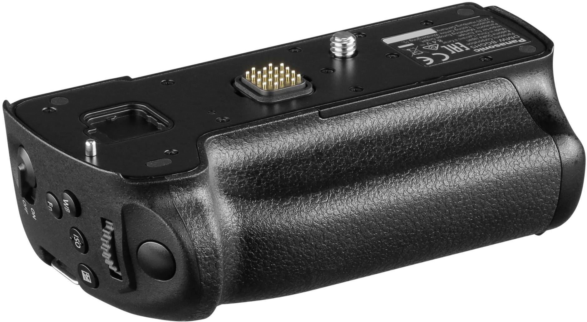 Ein Batteriegriff für eine Kamera, schwarz, mit Anschlüssen und Bedienknöpfen sichtbar. Verbindet Kamera und zusätzliche Batterie.