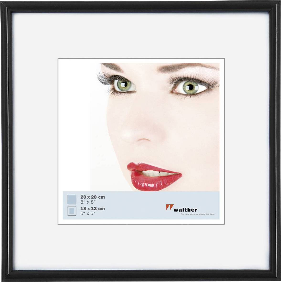 Nahaufnahme eines Frauengesichts mit roten Lippen und grünen Augen in einem Fotorahmen. Enthält Maßangaben für Bildergrößen.