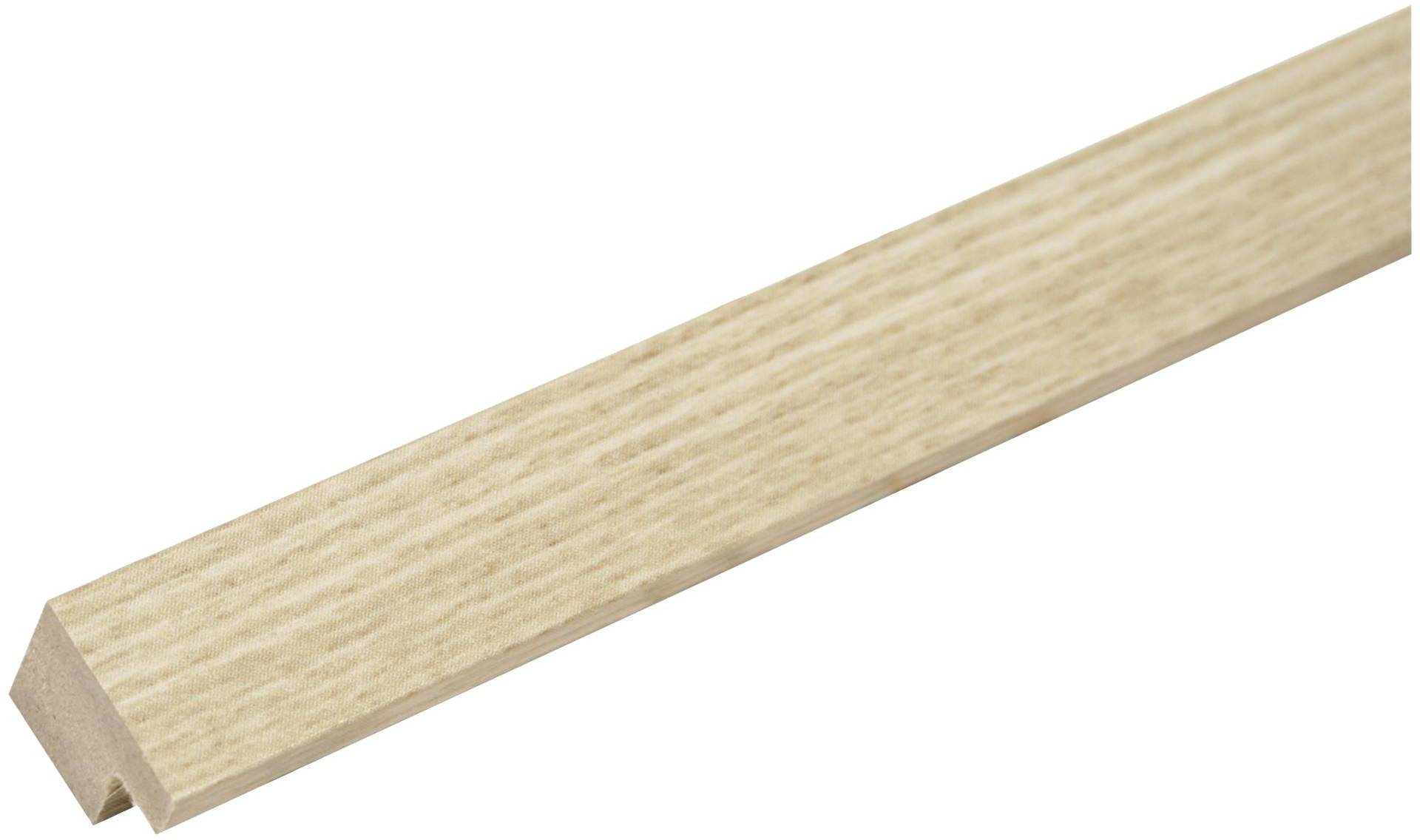 Schräg geschnittenes Holzstück mit rechteckigem Querschnitt, naturbelassene Holzmaserung sichtbar.