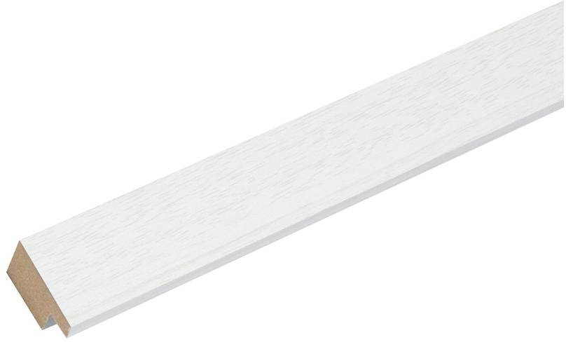 Weiße Holzleiste mit einem L-förmigen Querschnitt, geeignet für dekorative Anwendungen oder als Abschlussleiste.