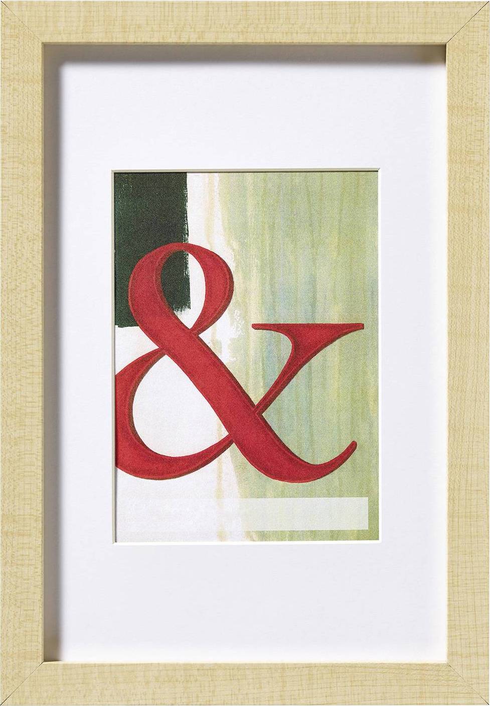 Ein gerahmtes Kunstwerk zeigt ein großes rotes '&'-Symbol vor einem abstrakten Hintergrund mit grünen und weißen Farbtönen.