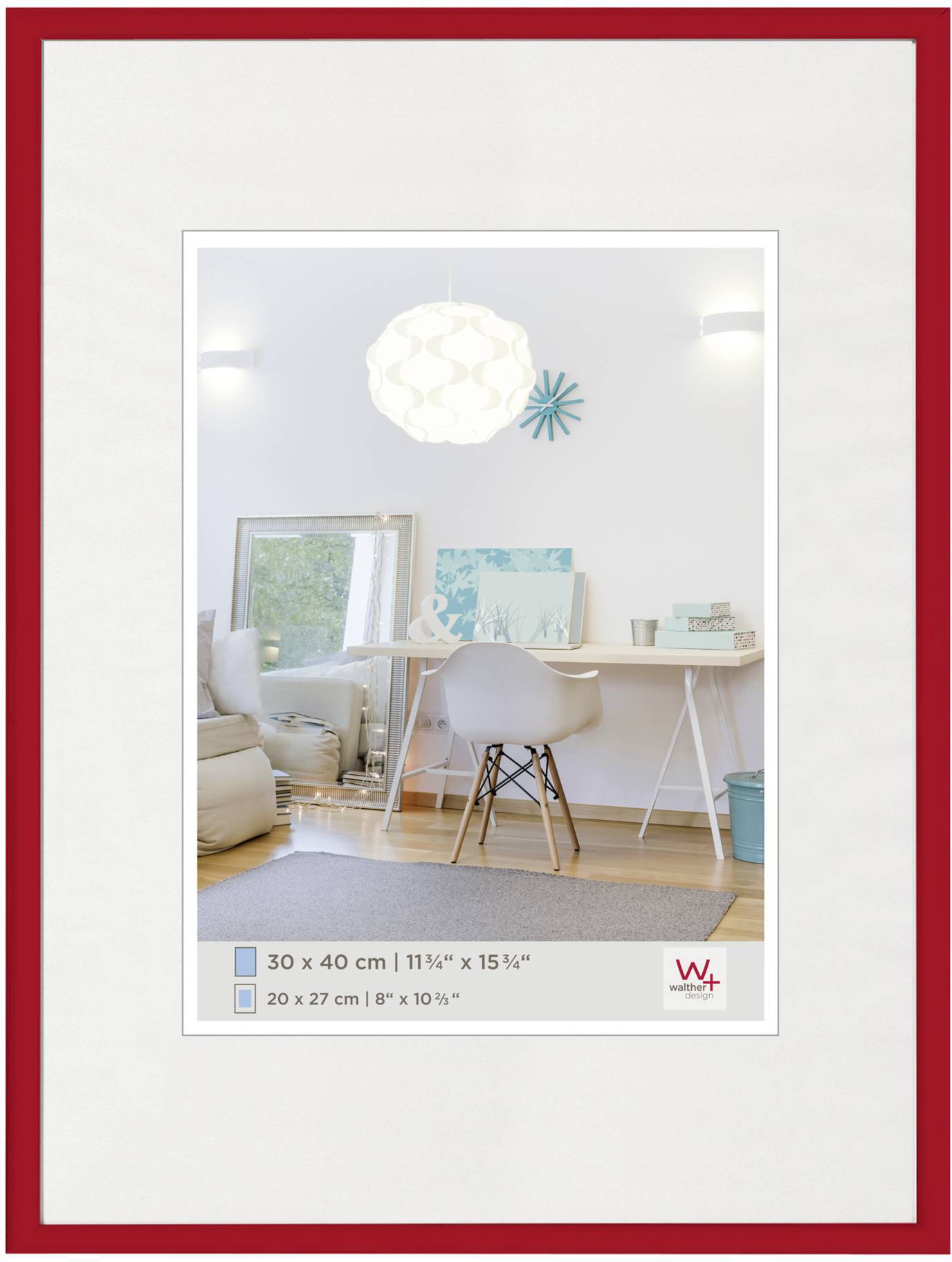 Moderner, minimalistisch eingerichteter Schreibtisch mit weißem Stuhl, Lampe und Dekor. Größe des Rahmens: 30 x 40 cm.