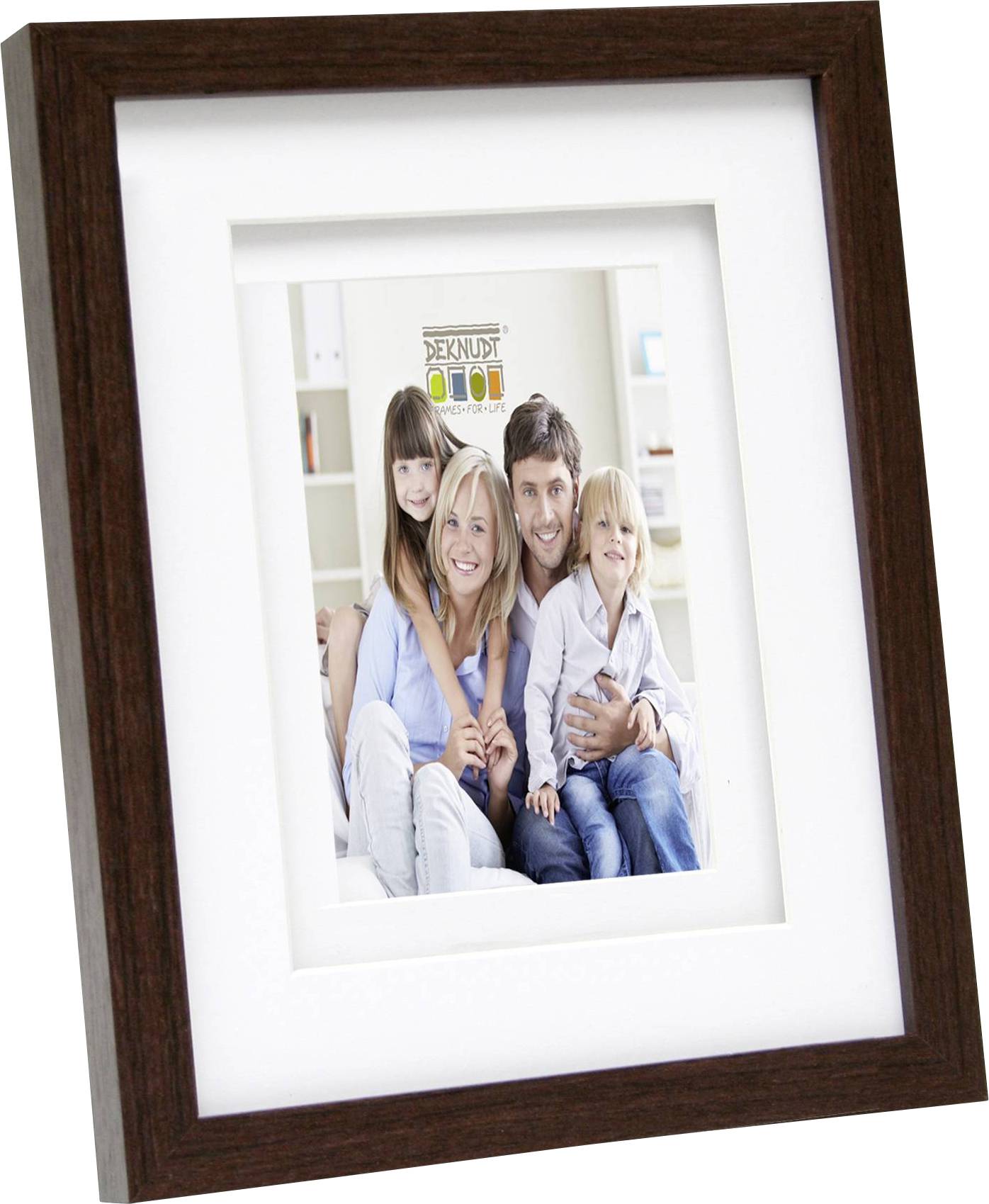 Ich kenne die Personen nicht. Das Bild zeigt eine lächelnde Familie mit zwei Kindern und ihren Eltern, die miteinander posieren, in einem Holzrahmen.