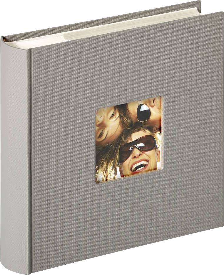 Graues Fotoalbum mit quadratischem Fenster auf dem Cover, das ein Bild von lachenden Personen zeigt, die Sonnenbrillen tragen.