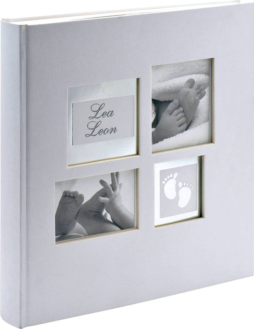 Ein weißes Fotoalbum mit vier quadratischen Fenstern: Name 'Lea Leon', Babyfüße auf Handtuch, zwei Hände mit Füßen, Fußabdruckbild.