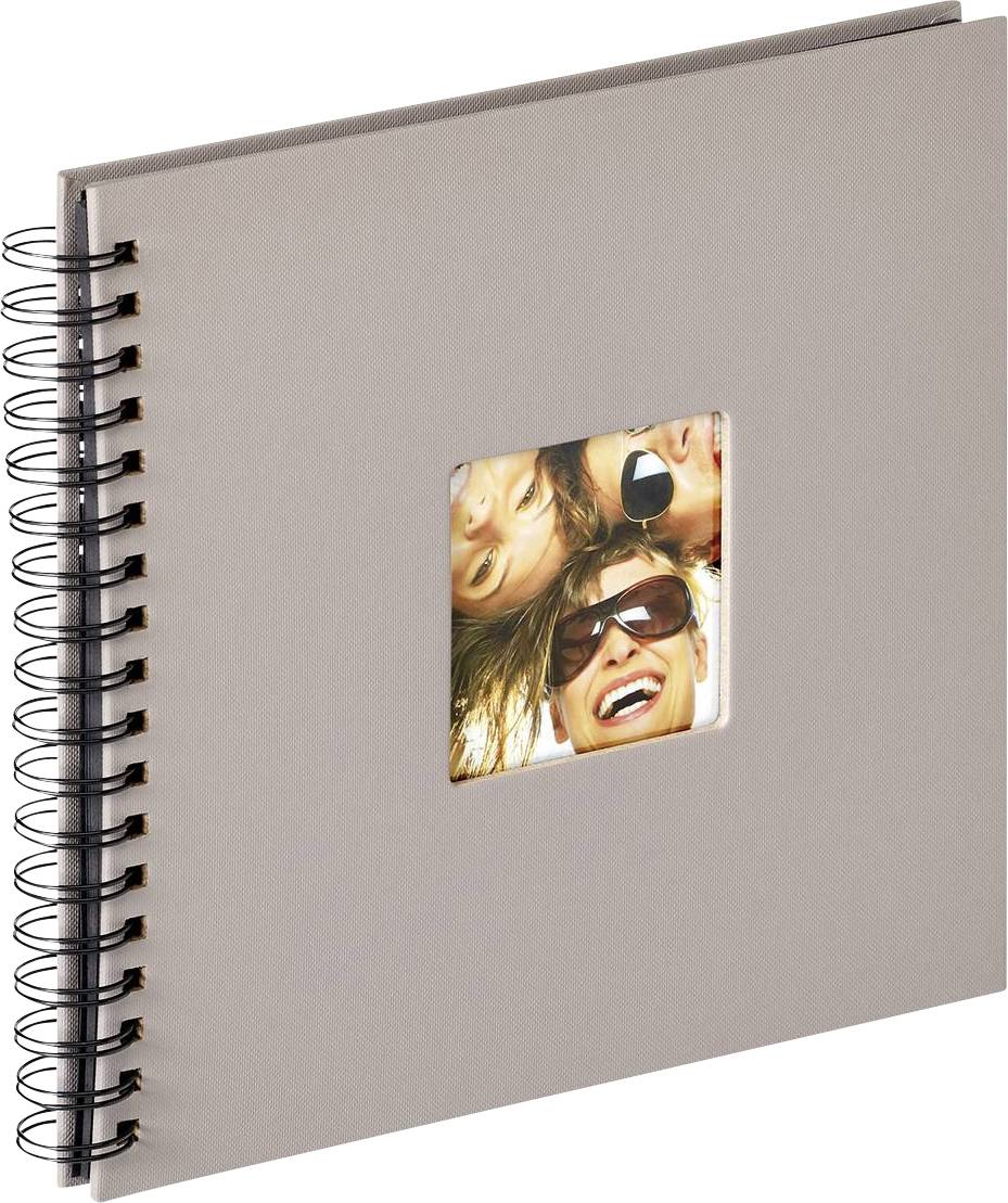 Ein quadratisches, spiralgebundenes Fotoalbum mit einem kleinen quadratischen Foto auf dem Cover, das lächelnde Menschen zeigt.