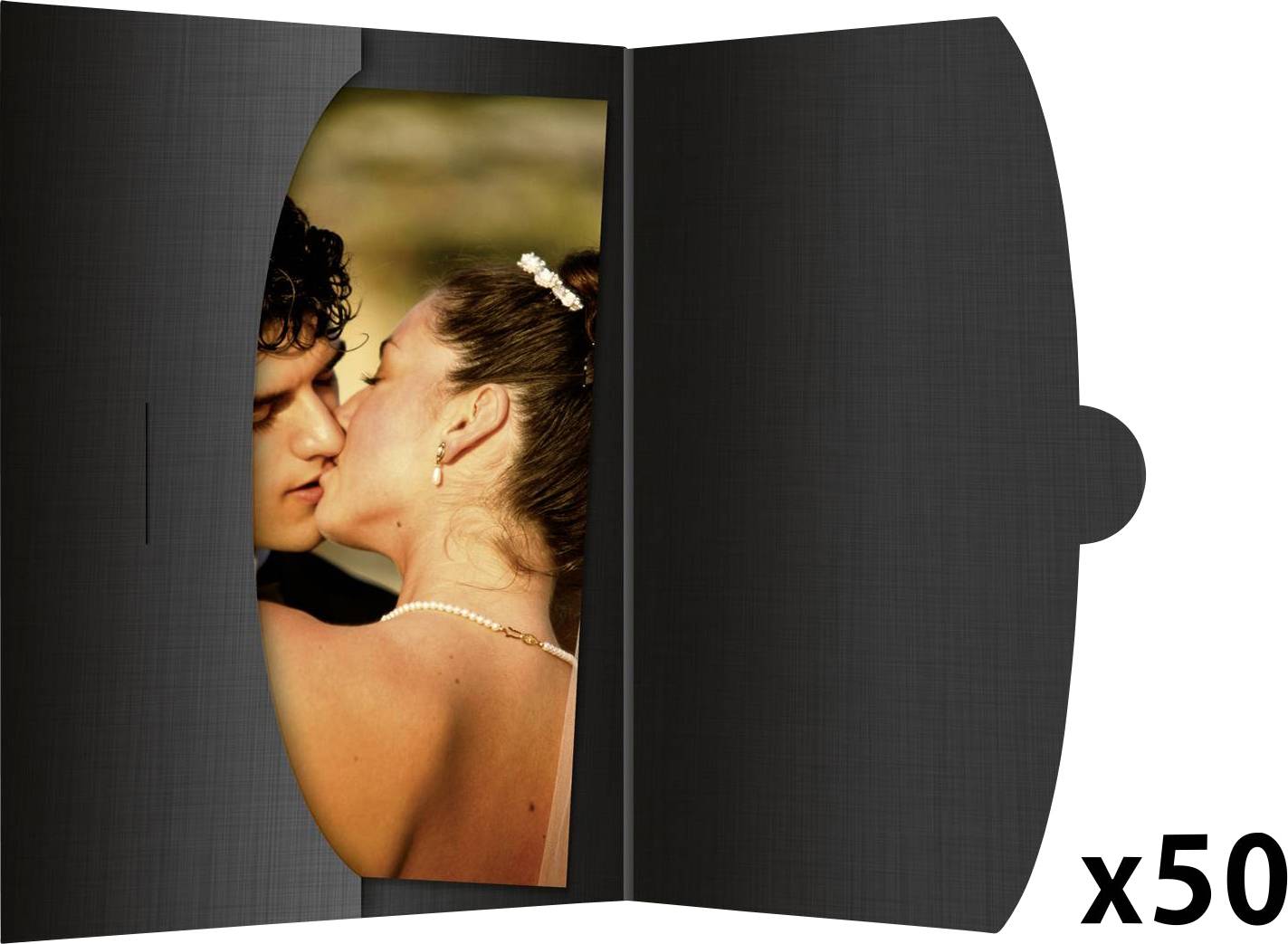 Ein Paar küsst sich nah beieinander in einer romantischen Umgebung. Bündel von 50 Stück.