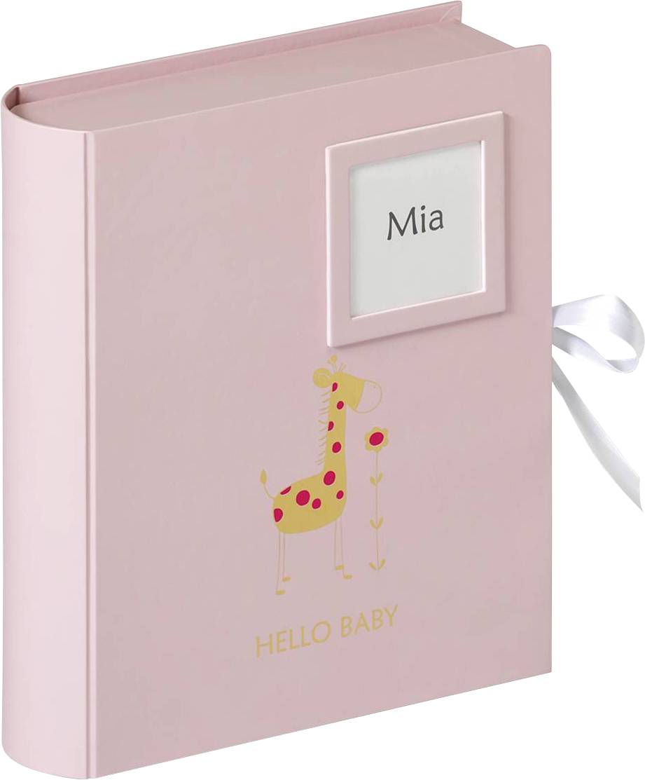 Babyalbum in Rosa mit gelbem Giraffenmotiv und der Aufschrift 'HELLO BABY'. Ein Fensterausschnitt zeigt den Namen 'Mia'.