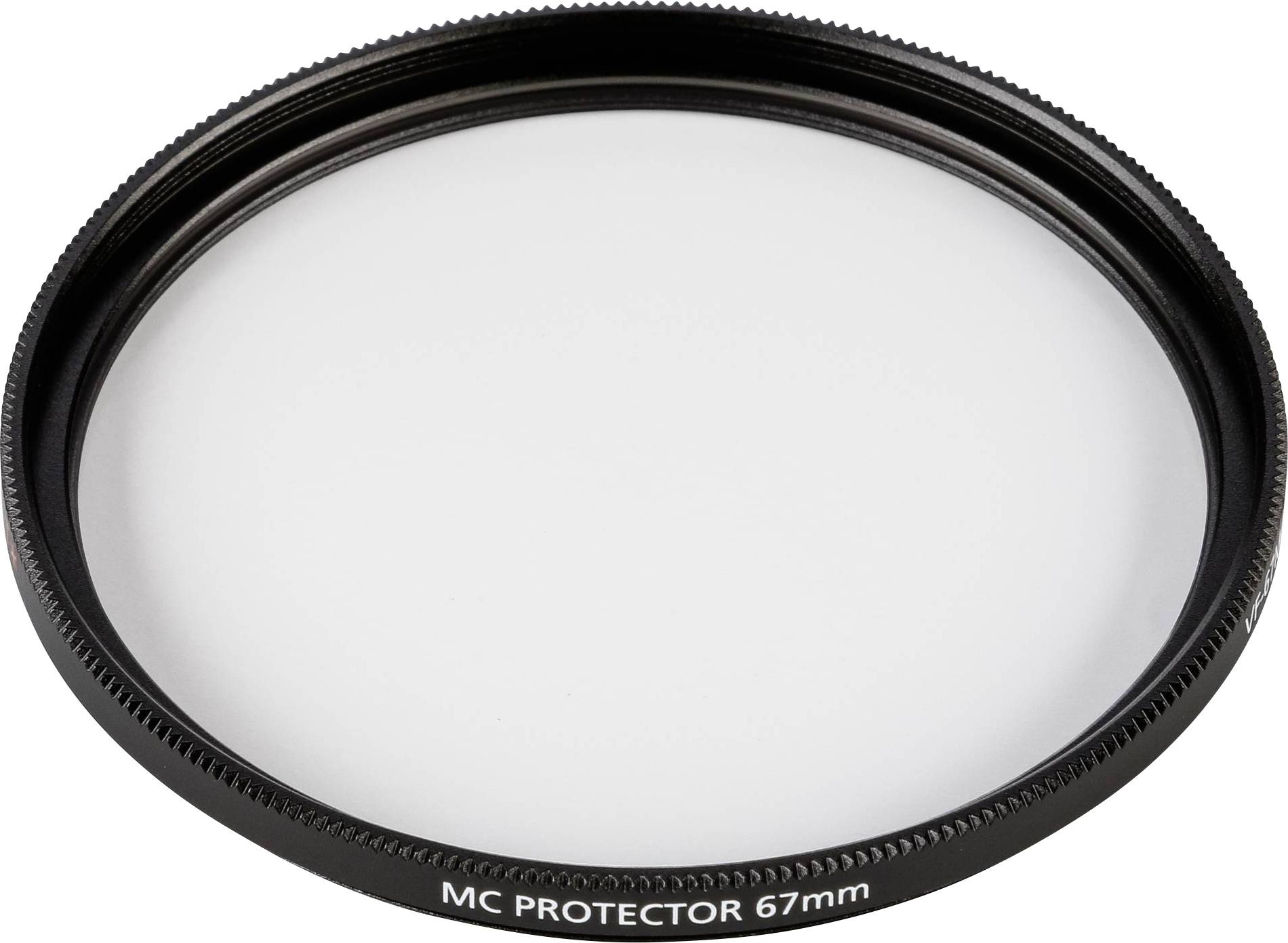 Ein runder Kameraobjektivfilter mit der Aufschrift 'MC PROTECTOR 67mm', der Schutz vor Staub und Kratzern bietet.