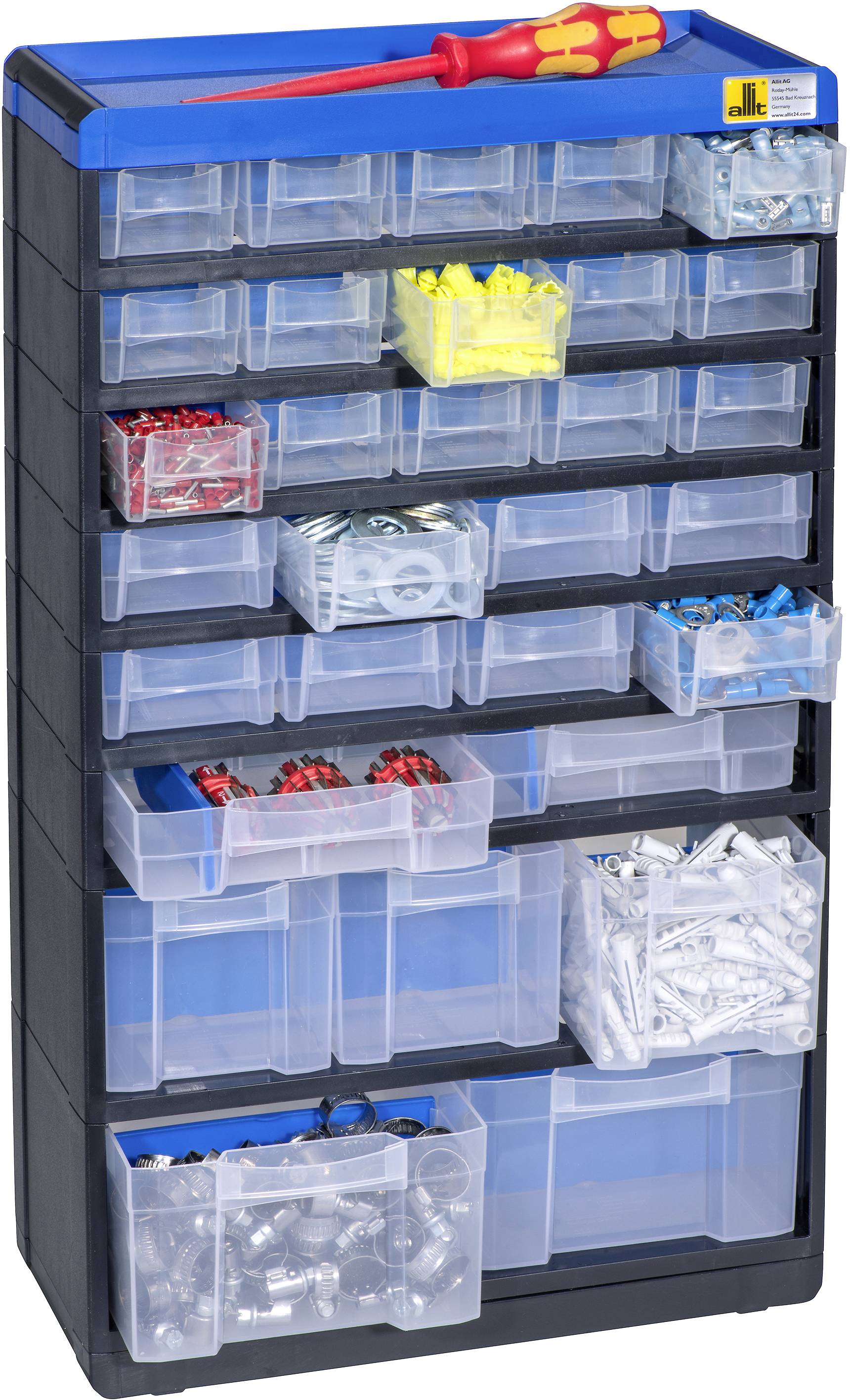 Werkzeugaufbewahrungseinheit mit mehreren Schubladen, die Schrauben, Dübel und Kleinteile enthält. Oben liegt ein roter Schraubendreher.